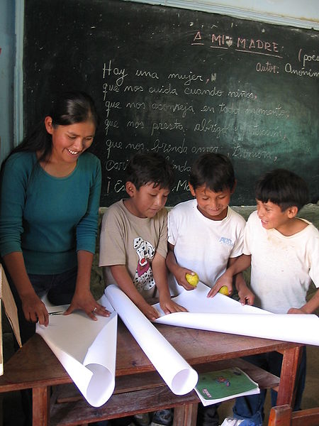 Archivo:School in Bolivia.jpg