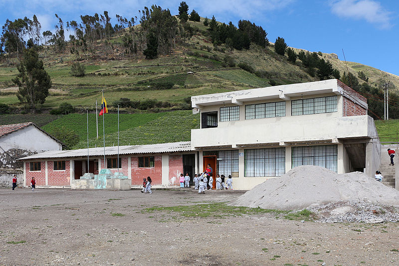 File:School in San Juan, Ecuador.jpg