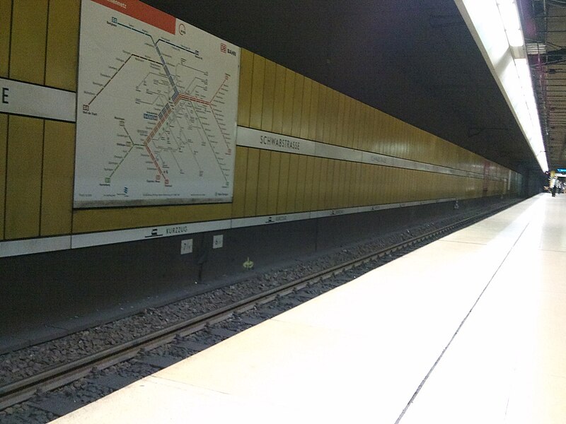 File:Schwabstrasse-Bahnsteig.jpg