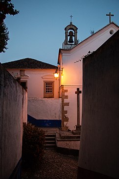 Óbidos, joka on täynnä turisteja päiväsaikaan, muuttuu autioksi ja äärimmäisen viehättäväksi illan tullessa