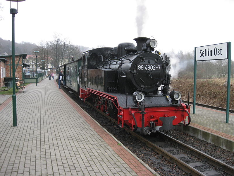 File:Sellin Ost Bahnhof.jpg