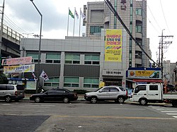 Seongbuk Jeongneung 2-dong Comunity Service Center.JPG