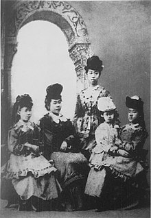 First female study-abroad students from Japan (left to right), Nagai Shige (age 10), Ueda Tei (14), Yoshimasu Ryo (14), Tsuda Ume (6) and Yamakawa Sutematsu (11).