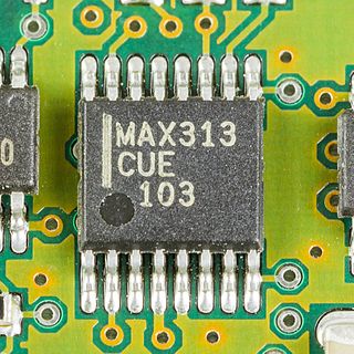 Analogue switch electronic component that behaves in a similar way to a relay, but has no moving parts