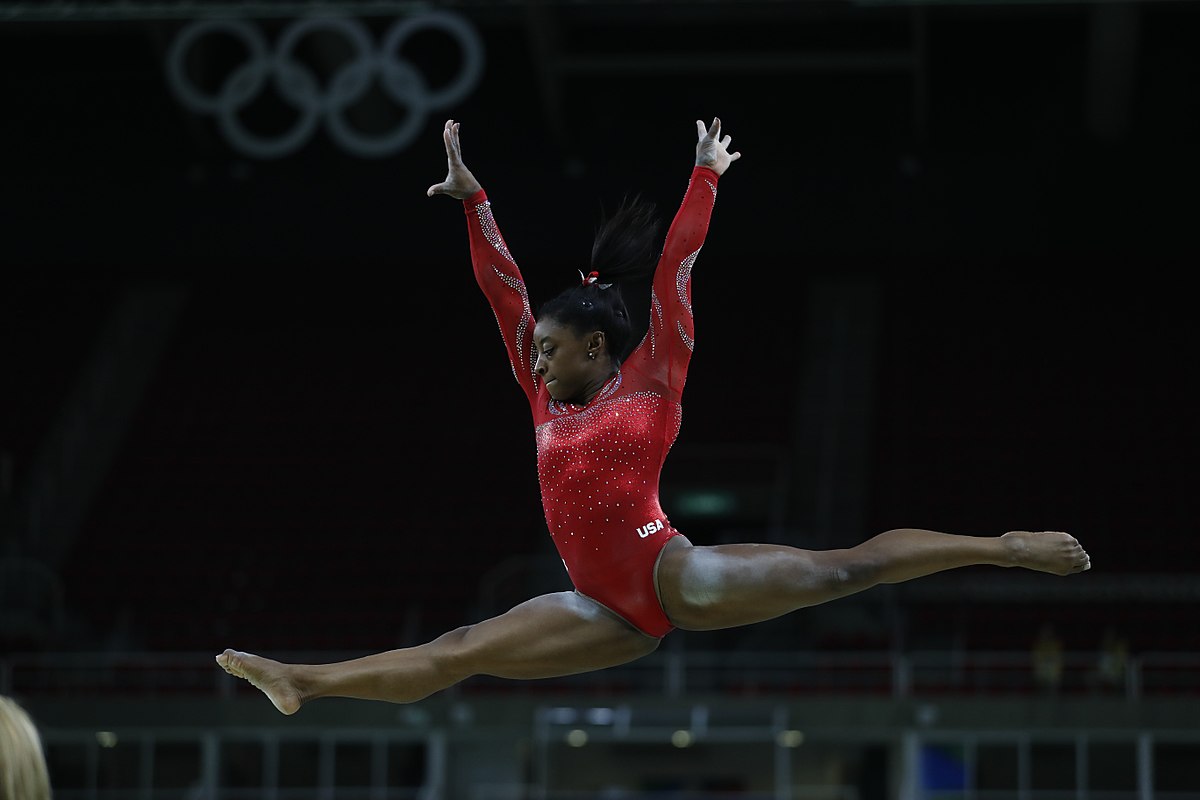 File:Simone Biles Rio 2016b.jpg - Wikimedia Commons