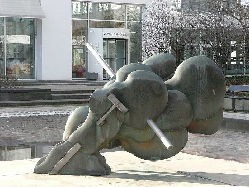 File:Skulptur vor Kommunikationszentrum DKFZ.JPG