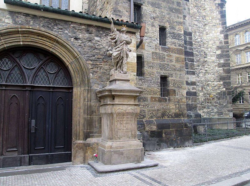 File:Socha svatého Judy Tadeáše u kostela svatého Jindřicha v Praze (Q64816254).jpg