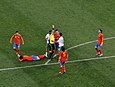 Eine kleinere Rudelbildung beim Spiel Spanien – Portugal bei der WM 2010