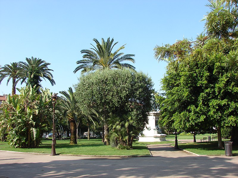 File:Sq. du Gen. Leclerc, Nice, Provence-Alpes-Côte d'Azur, France - panoramio.jpg