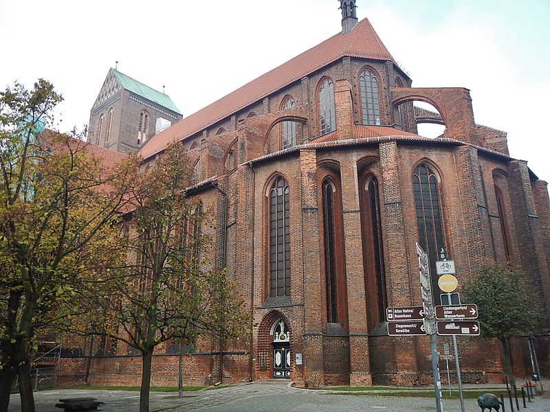 File:St. Nikolai Kirche in Wismar - panoramio.jpg