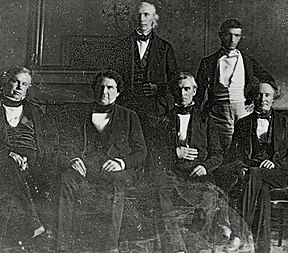 Le cabinet Polk (1845), le premier à être photographié.