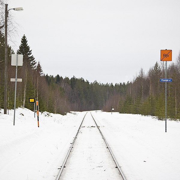 File:Station signs at Ristijärvi 2008-03-16.jpg