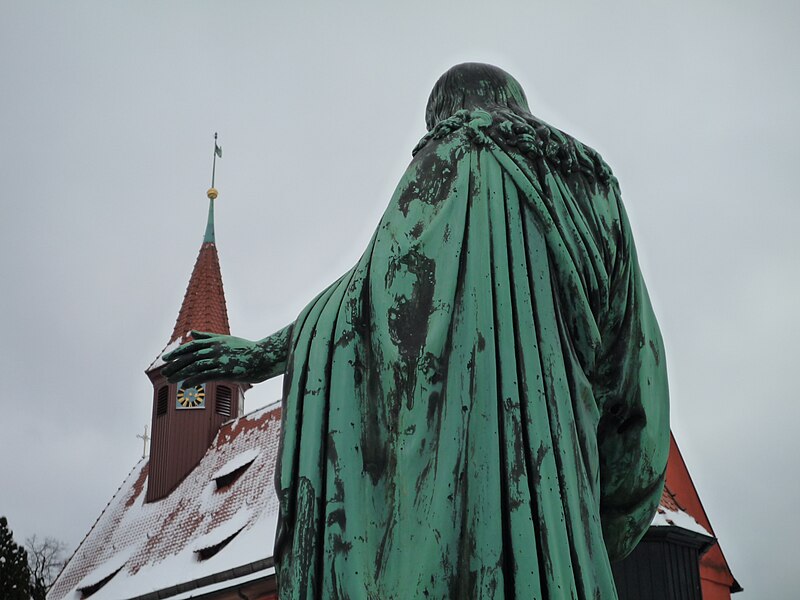 File:Statue auf dem Johannisfriedhof, Nürnberg P1010436.jpg