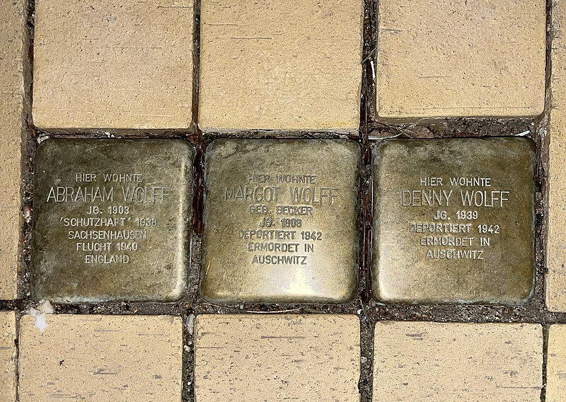 File:Stolperstein Güstrow Hansenstraße 1 Wolff 02.jpg