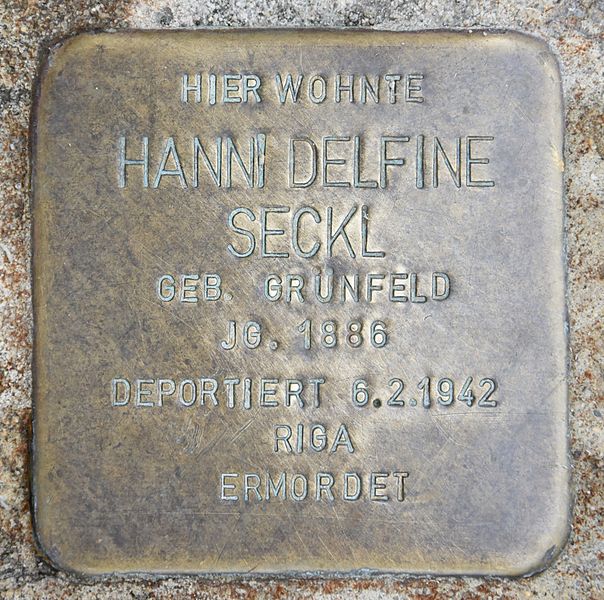 File:Stolperstein für Hanni Delfine Seckl.JPG