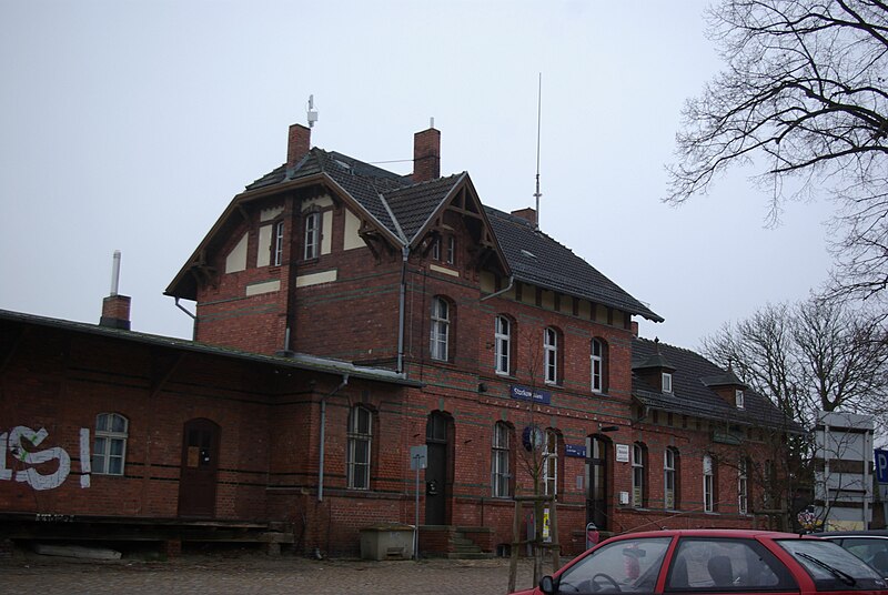 File:Storkow Bahnhof.jpg