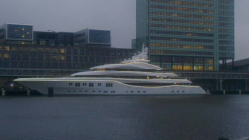 File:Superyacht Lady Lara in Amsterdam.jpg