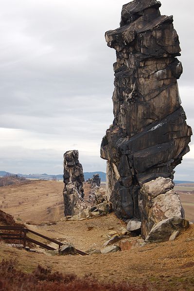 File:Teufelsmauer im Harz.jpg