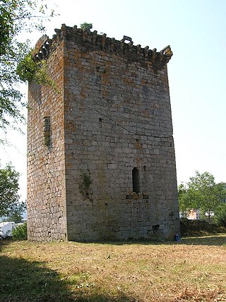 A Torre de l'homenache medieval de Castroverde, repui de l'antigo castiello d'os Castro de Lemos