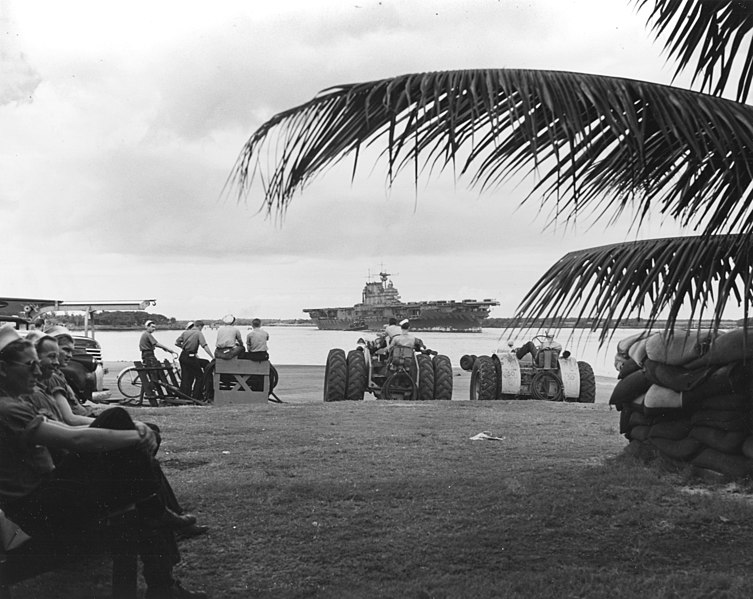 File:USS Hornet (CV-8) entering Pearl Harbor, 26 May 1942.jpg