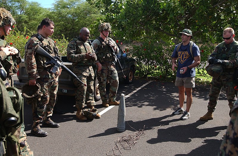 File:US Navy 040713-N-5055W-258 Chief Electronics Technician Angel Olivera, assigned to Explosives Ordnance Detachment (EOD) Group Two.jpg