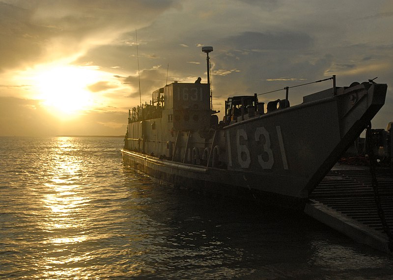 File:US Navy 100920-N-2218S-129 A landing craft utility assigned to Assault Craft Unit (ACU) 1, unloads cargo on a beach in Guam during Valiant Shield 2.jpg