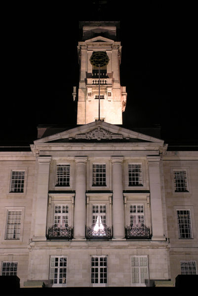 File:University of Nottingham, Trent Building at night - geograph.org.uk - 673119.jpg