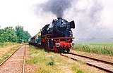 Stoomlocomotief DB 23 071 van de VSM reed tijdens het Bello Festival 1993 de 'sneltreinen'. Hier arriveert ze in Wognum-Nibbixwoud, 3 juli 1993. Foto: Rob Veninga.