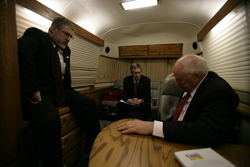 File:Vice President Cheney, David Addington, and John Hannah Talk in the "Silver Bullet" Stateroom Aboard C-17 Aircraft En Route to Oman (18419299739).jpg