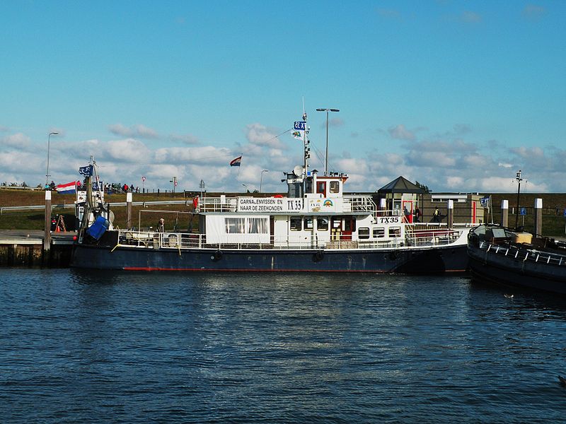 File:Vissersboot TX35.jpg