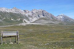 Il Monte Prena e il Monte Camicia dal versante aquilano di Campo Imperatore