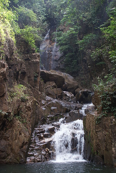 File:Waterfall at Namtokphlio National Park (Chataburi Province).jpg