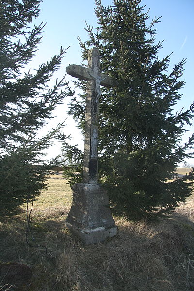 File:Wayside cross near Horní Heřmanice, Třebíč District.JPG