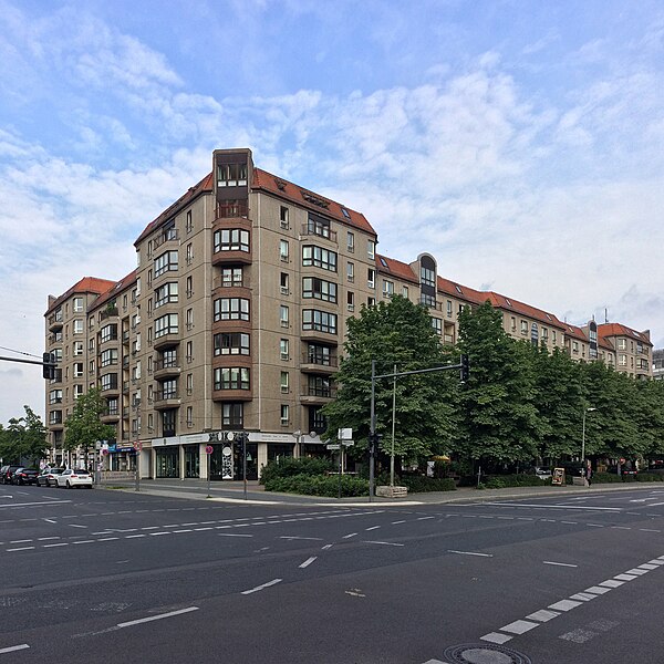 File:Wohnbebauung-Wilhelmstr-Hannah-Arendt-Str-Berlin-Mitte-08-2017b.jpg