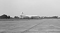 日本国内航空のYS-11 旧大分空港の滑走路（1960年代）