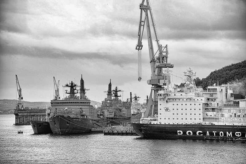 File:Yamal and other Russian Icebreakers (19431406620).jpg