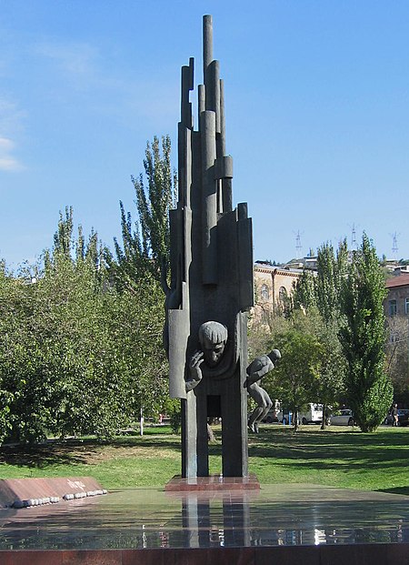 Yerevan Y Charents monument.jpg