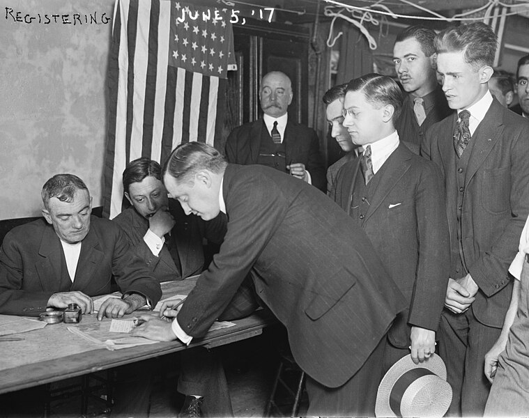 Berkas:Young men registering for military conscription, New York City, June 5, 1917.jpg