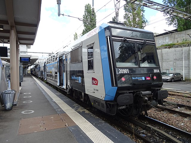 Z 20900 at Versailles Chantiers (RER C)