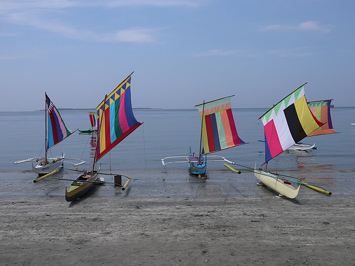 Vinta boats along RT Lim Boulevard, Zamboanga City 2023 (sechstgrößte Stadt in den Philippinen an der Südspitze der Zamboanga-Halbinsel, eines westlichen Ausläufers der Insel Mindanao).