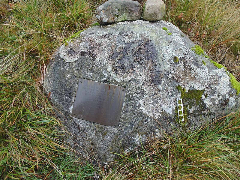 File:"Blue Peter " Spitfire Memorial - geograph.org.uk - 5556559.jpg