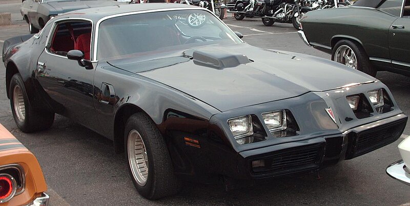 File:'70-'81 Pontiac Firebird.jpg