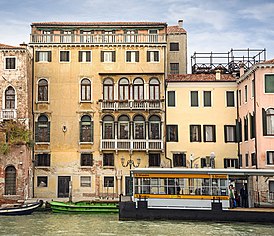 (Venice) Palazzo Avogadro.jpg