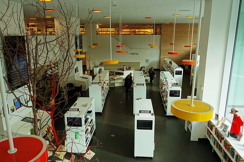 File:Ørestad Bibliotek - Combined public and school library - one of the City of Copenhagen's 21 public libraries - opened 2012 - Ørestad City - panoramio.jpg