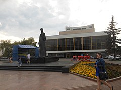 Пам'ятник Лесі Українці на театральному майдані