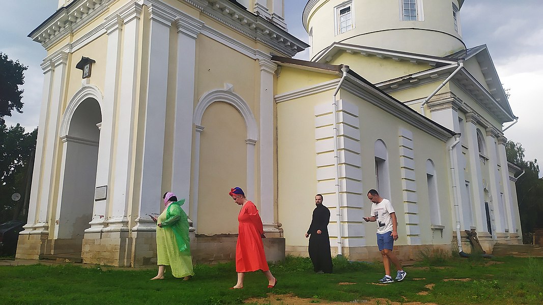 У Церкви Казанской иконы Божией Матери в Горбово