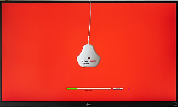 Color calibration sensor SpyderX during monitor calibration