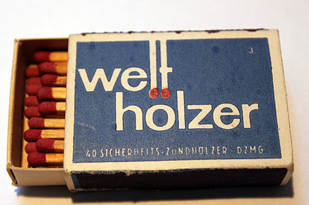 Match box. Welt Holzer спички. Немецкие спичечные коробки. Немецкий коробок спичек. Коробок спичек ГДР.