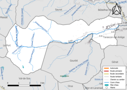 Carte en couleur présentant le réseau hydrographique de la commune