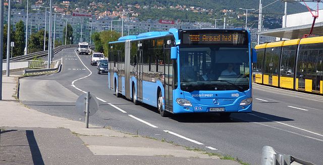 106-os busz az Árpád hídon